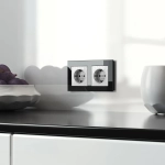 Розетка с заземлением и шторками (белый) W1271101