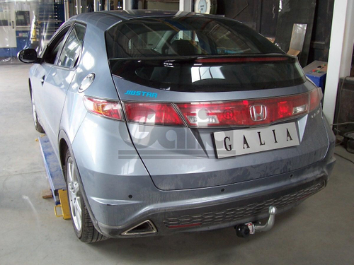 Оцинкованный фаркоп на Honda Civic хетчбек 5 дверей 2006-2012, 2 выхлопные трубы (без электрики), Galia H082C