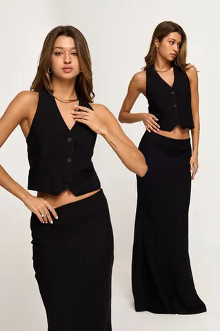 Жилет укороченный из вискозы черного цвета