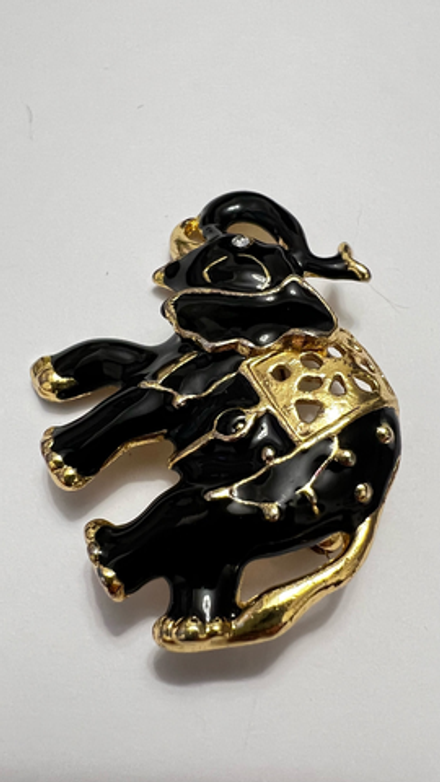 Крупная брошь слоник на удачу