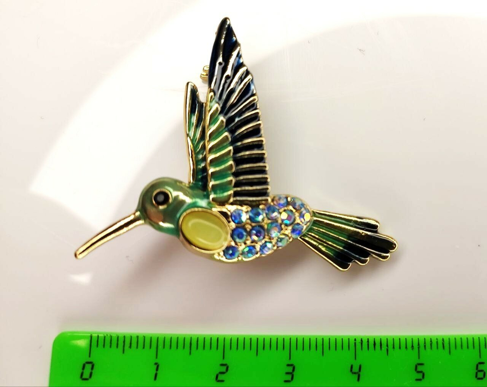 Брошка "Птичка". Символ свободы и легкости.