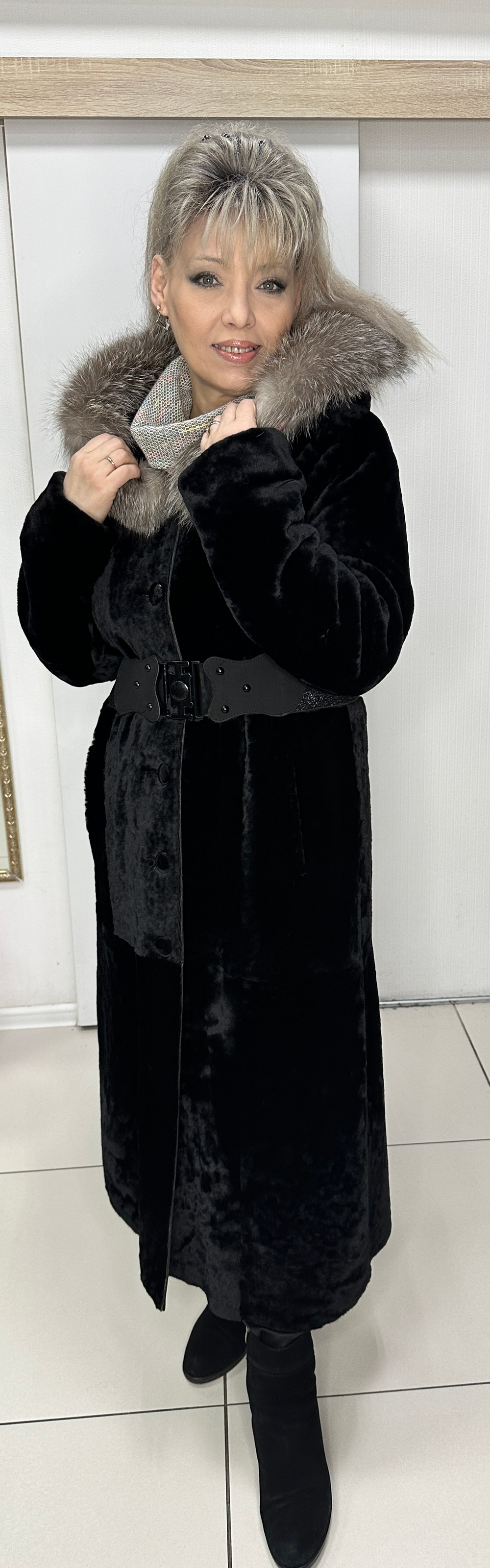 Пальто-шубка из мутона с капюшоном