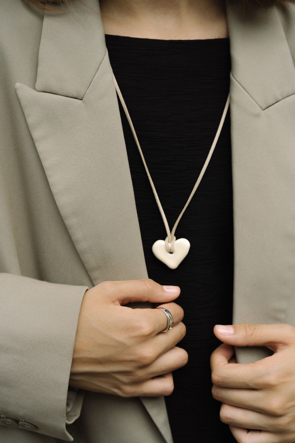 Подвес Сердце maxi на шнурке, белый, керамика