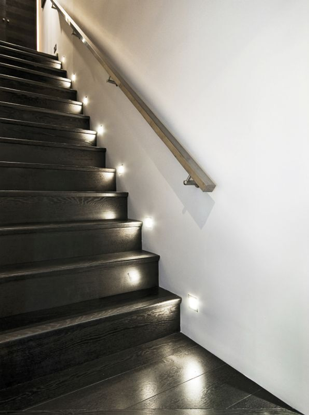 Подсветка ступеней лестницы светильники KANLUX APUS LED AC-CW