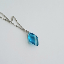 "Маджента" подвеска из коллекции "Азбука цвета"