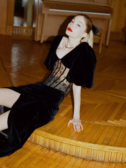 Топ корсетный из сетки с цветочным принтом с объемными бархатными рукавами