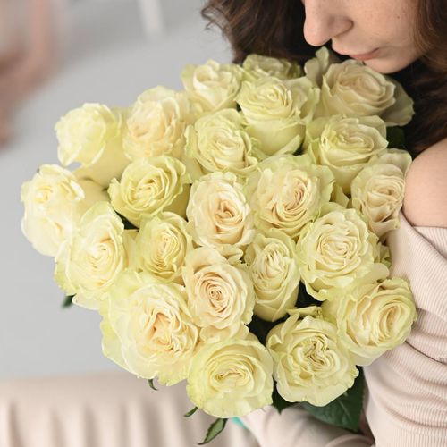 21 Роза белая Эквадор 60см.