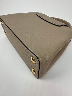 Сумка Louis Vuitton Capucines BB