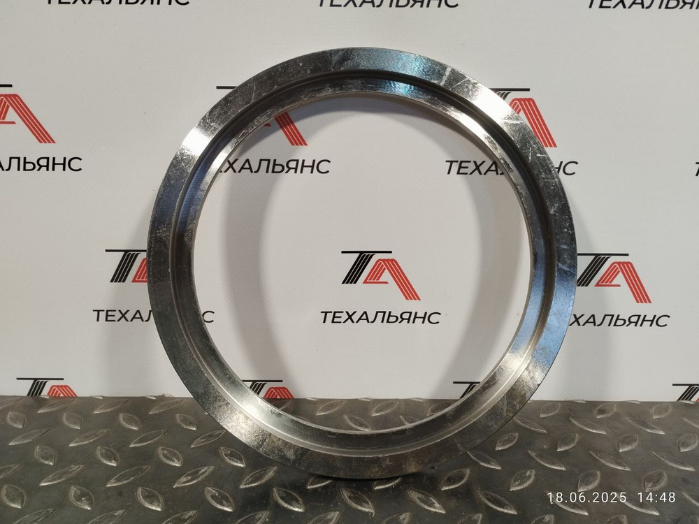 Втулка 21T-72-15860