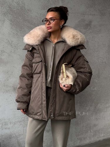 Парка на пуху с меховым воротником и капюшоном