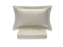 Покрывало 240х260 и 2 декоративные подушки 40х60 Claire Batiste жемчужные