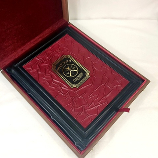 Книга "Русская охота" в переплете из натуральной кожи в футляре