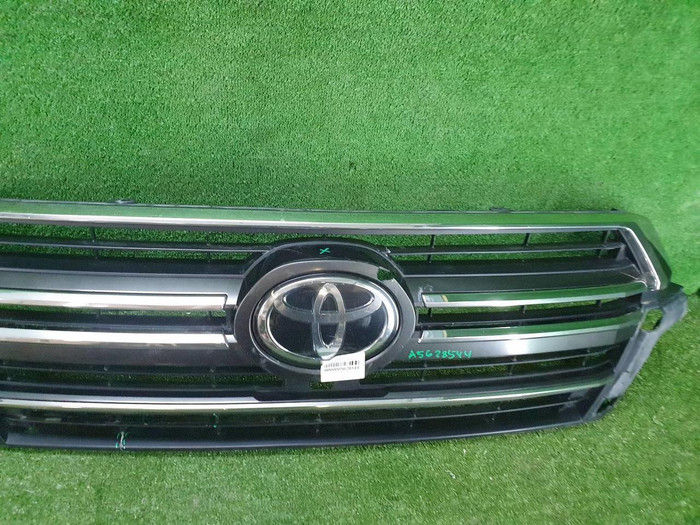 Решетка радиатора Toyota Land Cruiser 200 (2015-2021) Executive