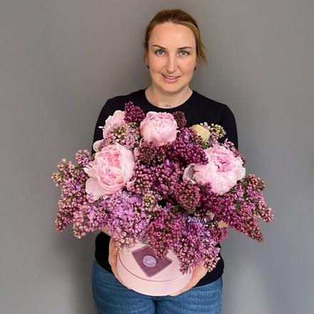 Купить Букет цветов из пионов и сирени «Сиреневый кураж»