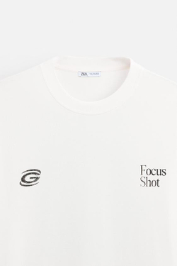 ZARA ФУТБОЛКА С КОНТРАСТНЫМ ПРИНТОМ, ЖЕЛТОВАТО-БЕЛЫЙ