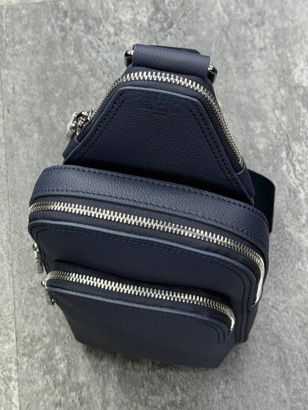 Нагрудная сумка-слинг Louis Vuitton Avenue