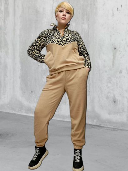 22111 Костюм женский флисовый бежевый/леопард (50)