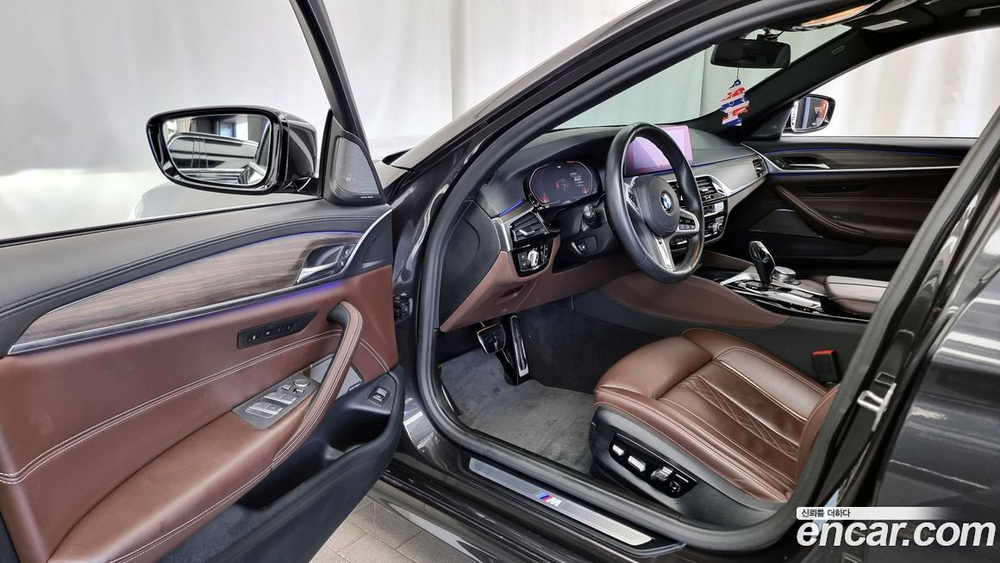 BMW 5 Series (G30) 520i M Sports (08.2020)
