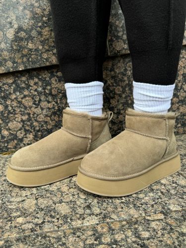 Низкие оливковые угги на толстой подошве