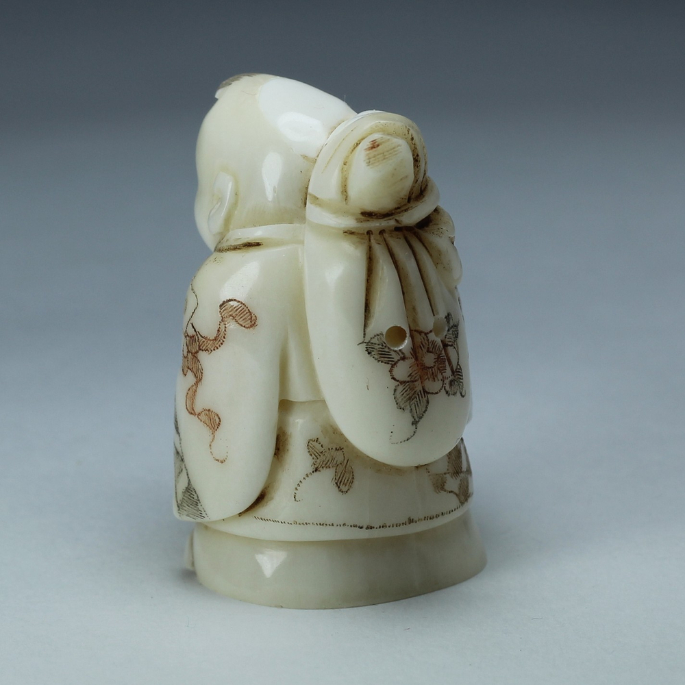 Нэцкэ Мальчик монах с мешком и иероглифом "счастье"