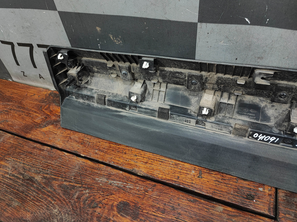 Накладка двери задней правой Kia Sorento 4 (MQ4) 20-нв Б/У Оригинал 87732P2000