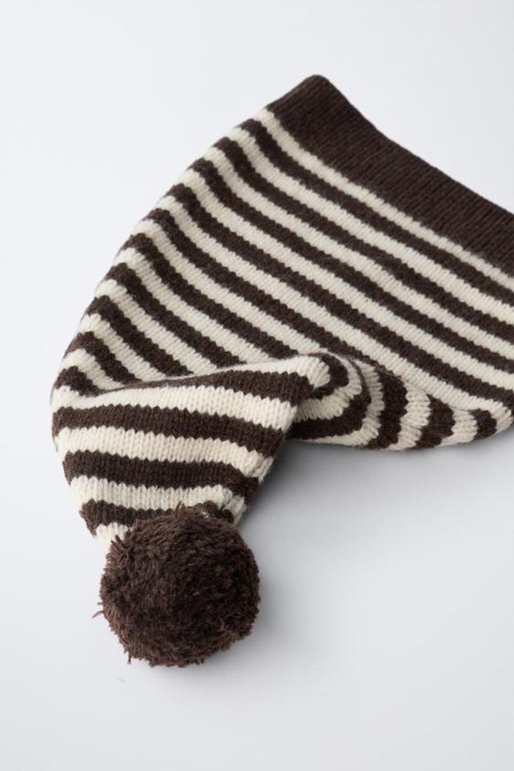 ZARA ВЯЗАНАЯ ШАПОЧКА В ПОЛОСКУ С ШЕРСТЯНЫМ ПОМПОНОМ, ЭКРЮ