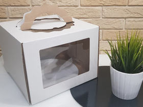 Коробка для торта с фигурными ручками 28х28х20