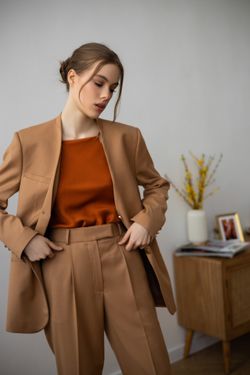 Пиджак без лацканов бежевый