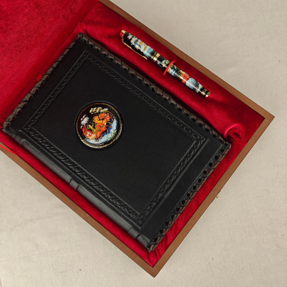 Ежедневник А5 "Русская тройка" (обложка из натуральной кожи) и ручкой с росписью Палех в футляре