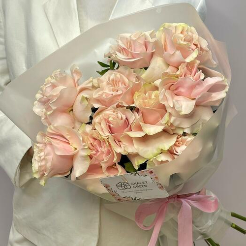Монобукет из 11 французских роз Пинк Мондиаль. Монобукет 069 Chalet Green