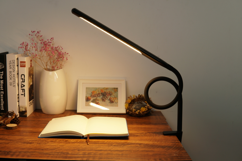 Настольная лампа,  15Вт,  L410ммxW42мм,  1100Лм,  180°,  3000-6000K,  IP20,  Ra&gt;90,  черный