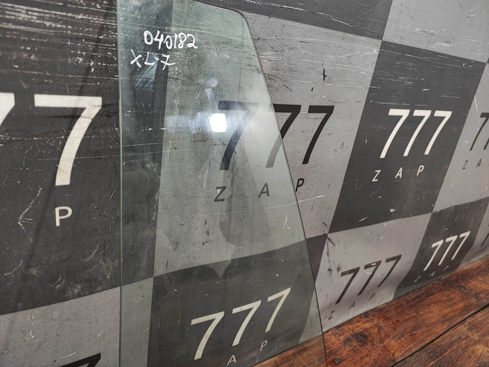 Стекло двери задней левой Suzuki Grand Vitara XL-7 98-05 Б/У Оригинал 8455652D00