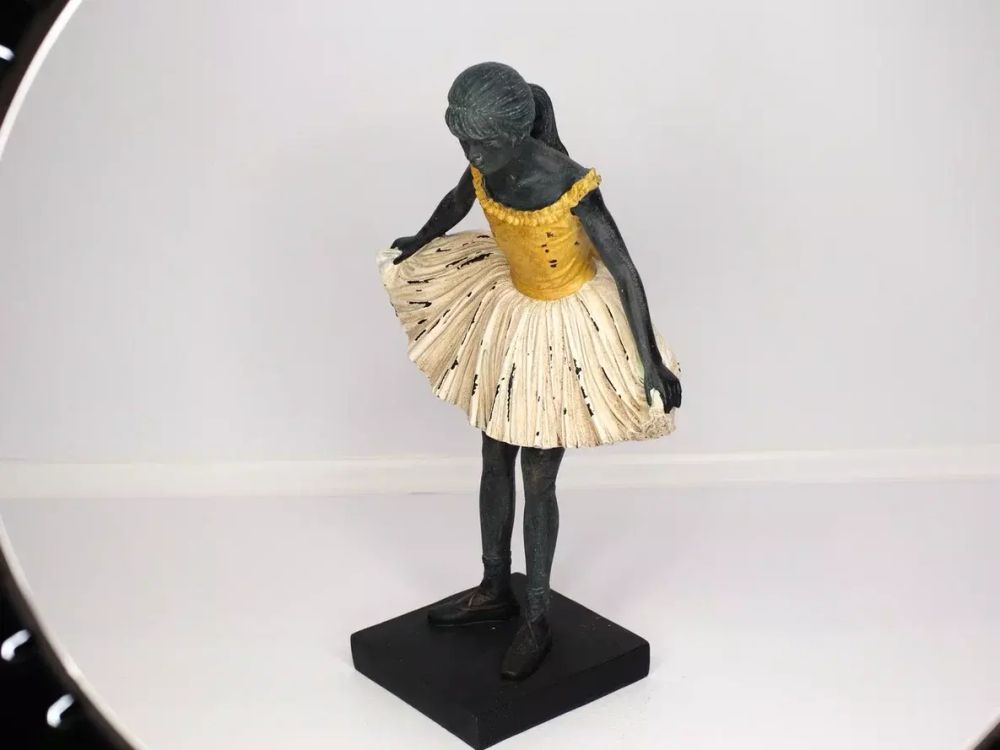 Девочка-статуэтка (23*17*38см) FT-48456