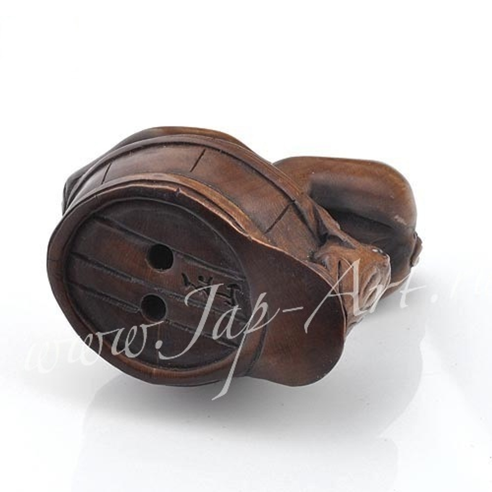 Нэцкэ Красавица в ванной и жаба