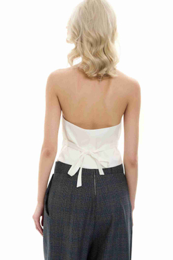 Жилет с открытой спиной белый