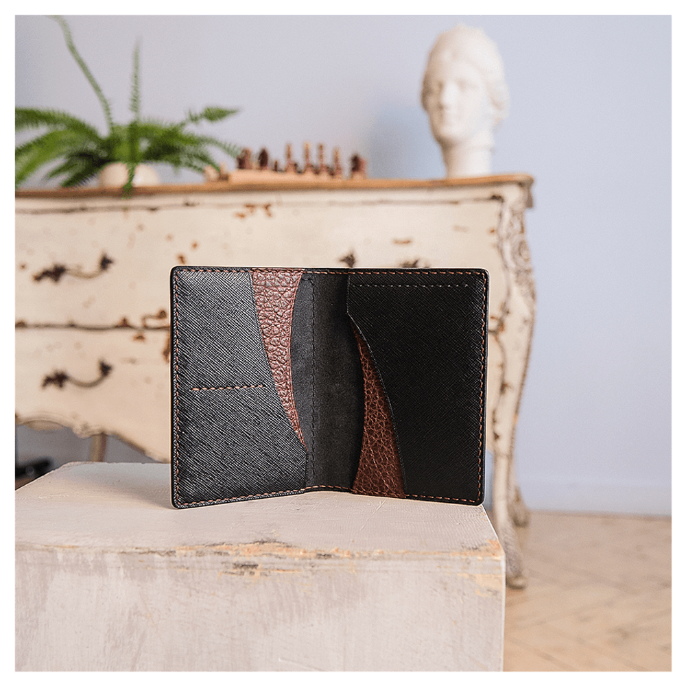 Кожаная обложка на паспорт «Медведь»