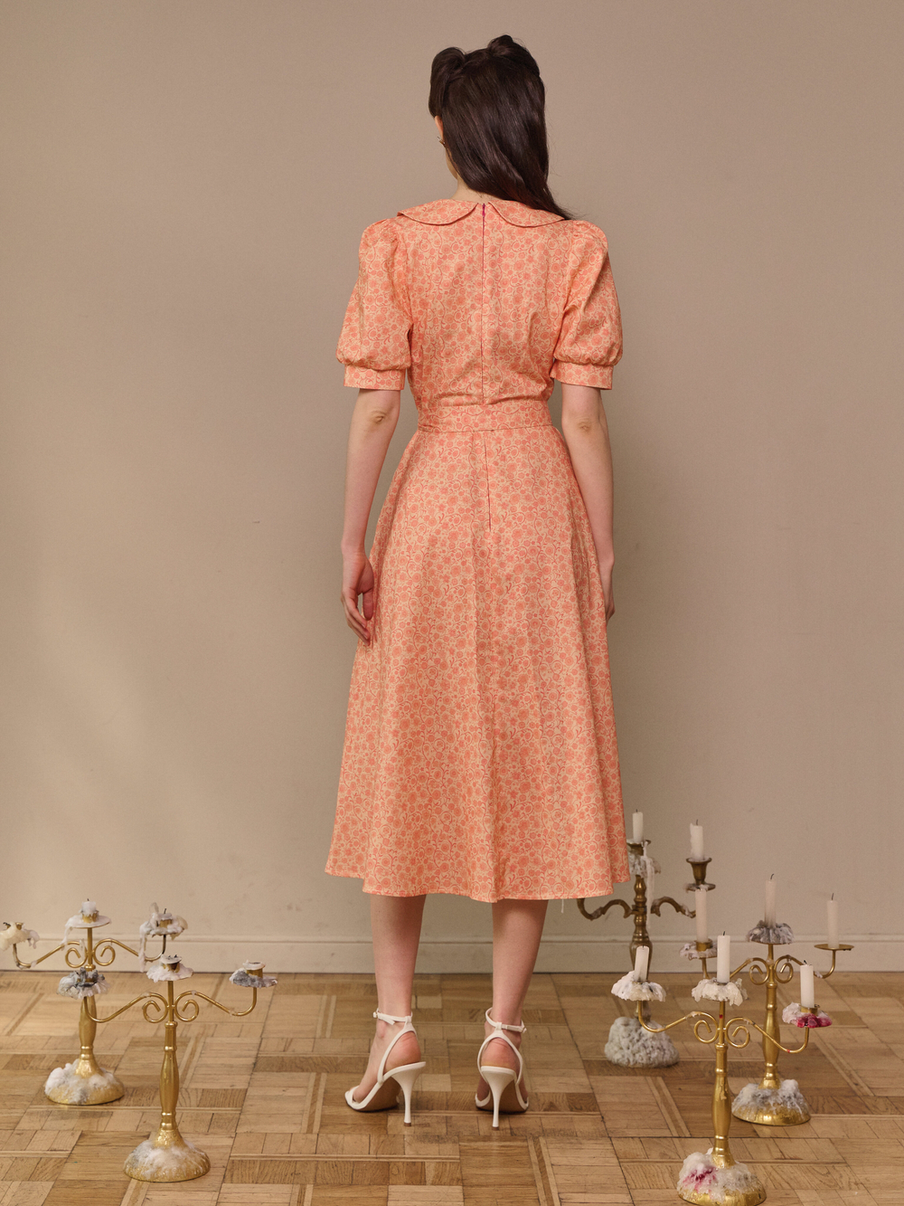 Платье с отложным воротником