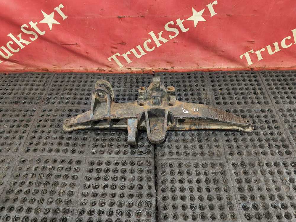 Кронштейн пневморессоры левый