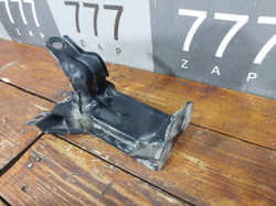 Кронштейн радиатора правый Volvo XC60 1 08-17 Б/У Оригинал 31261932