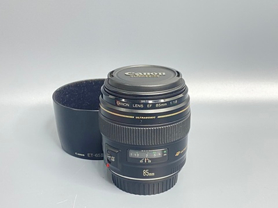 Canon EF 85mm 1.8 USM + ET-65III