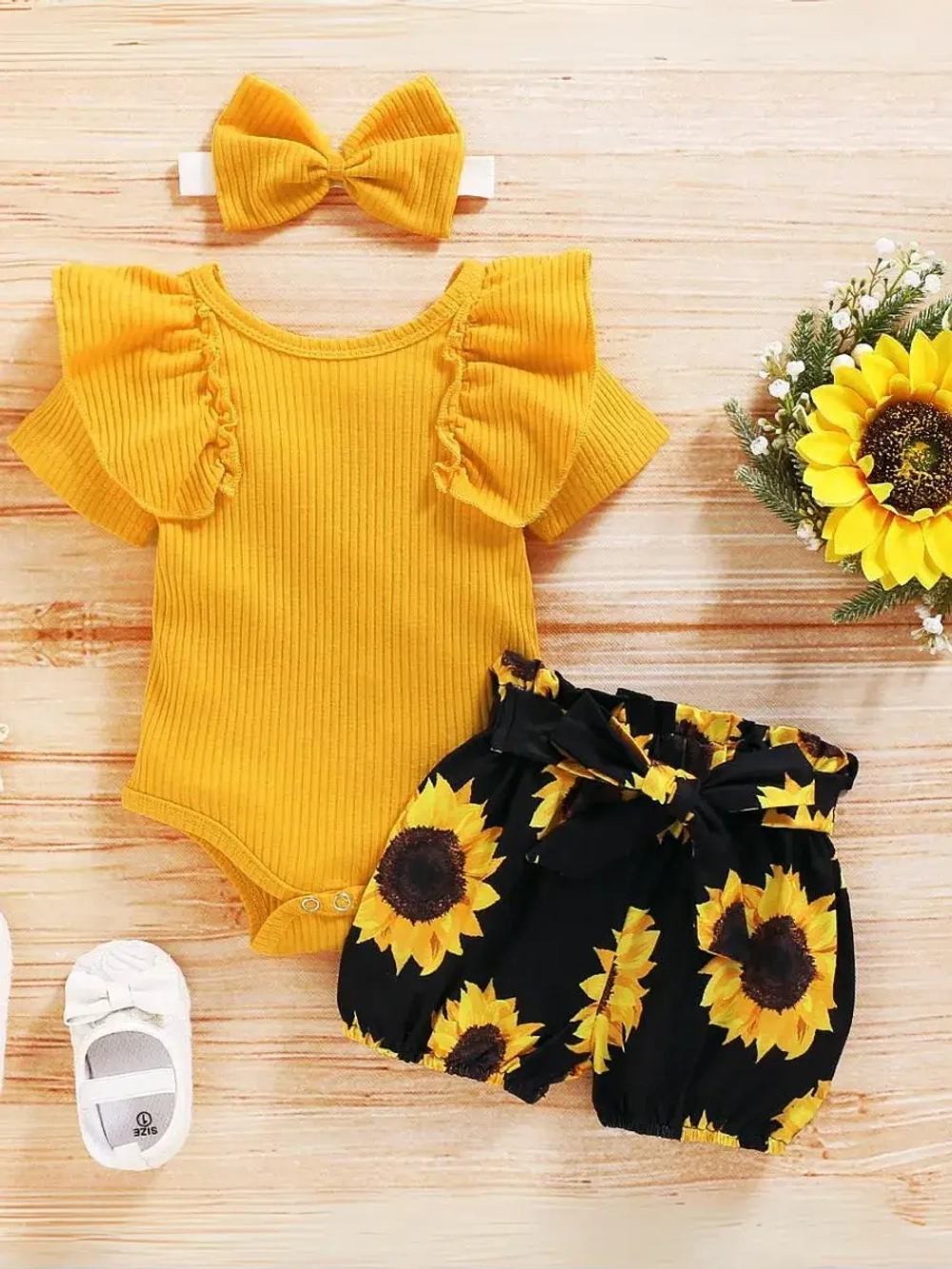 Летний костюм для девочки нарядный