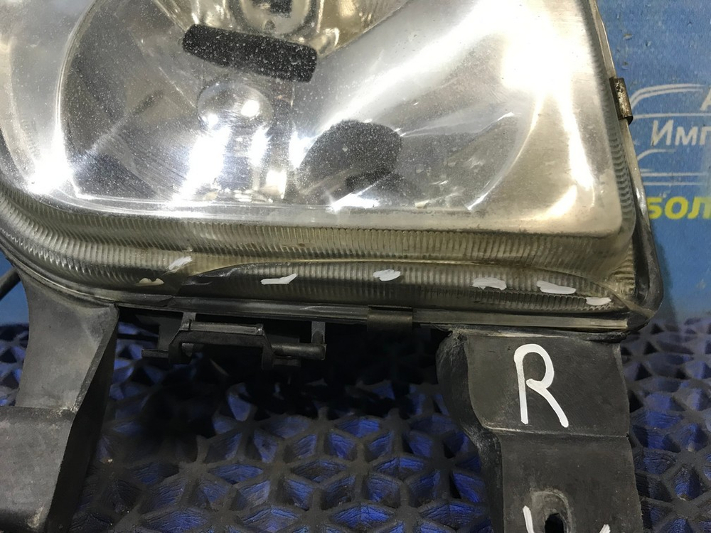 Туманка правая MAZDA FAMILIA 1999