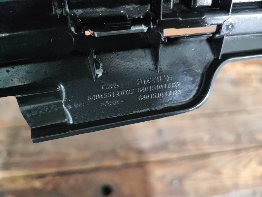 Решетка радиатора Hongqi HS5 19-нв Б/У Оригинал 8401550DD02115