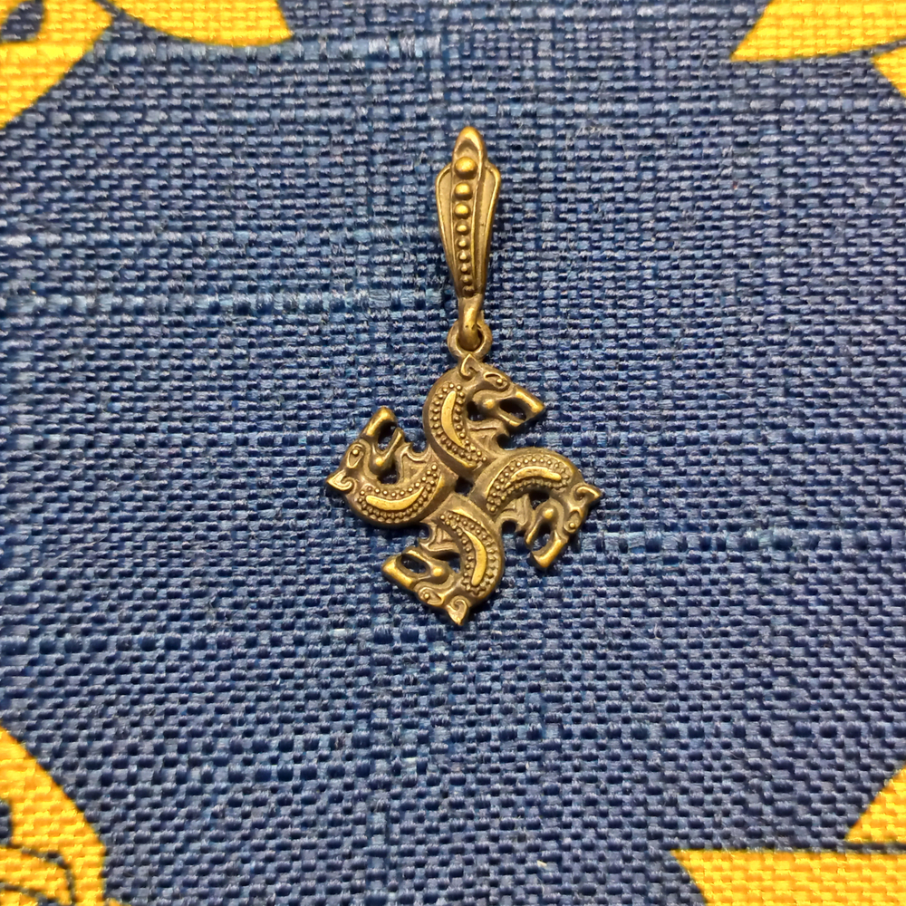 Подвеска. Волчьи головы