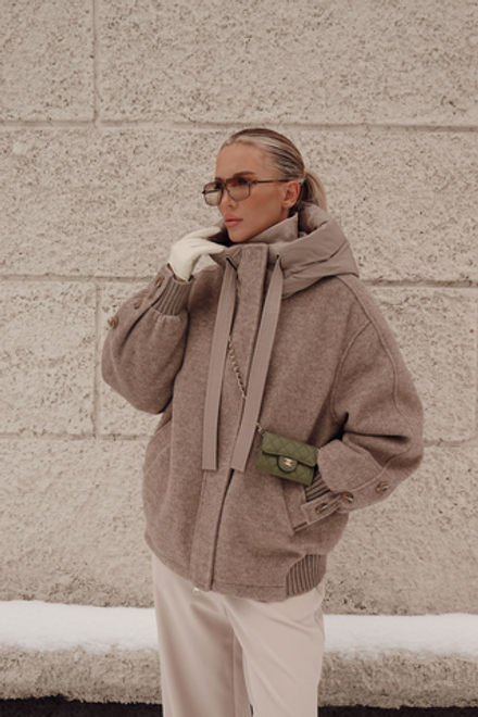 Пуховик средней длины из шерсти с капюшоном