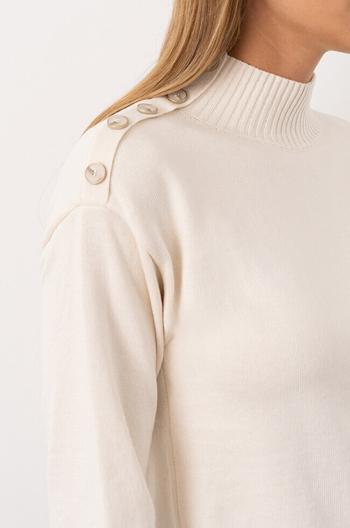 23131 Свитер женский (молочный)