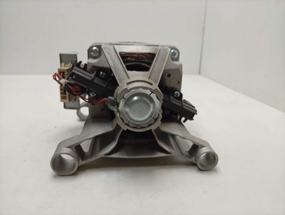 CS341062D2/2-07 кт32 Двигатель для стиральных машин Candy 45318699 6 контактов б/у