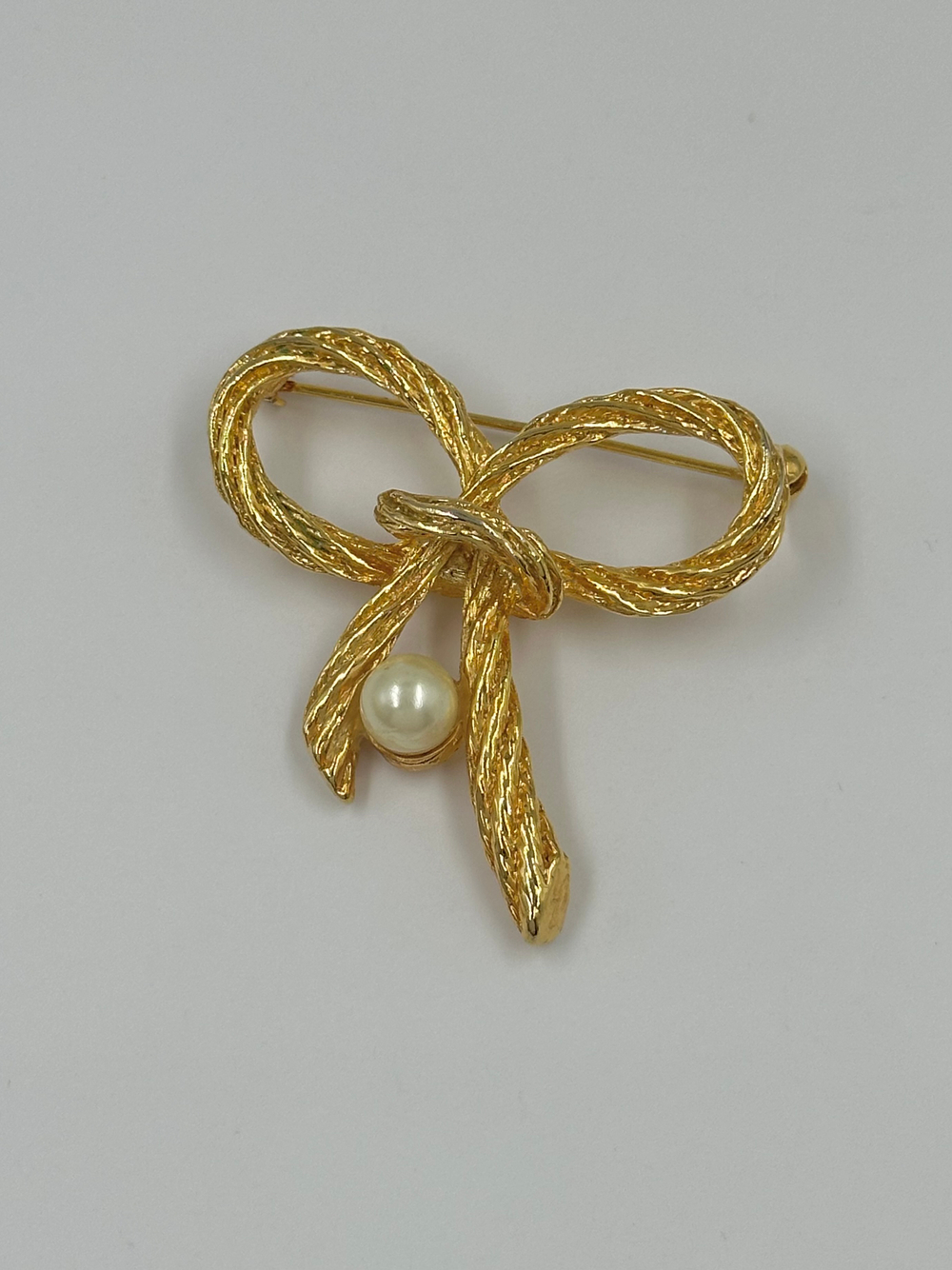 Брошь Бант с «жемчугом» AAi