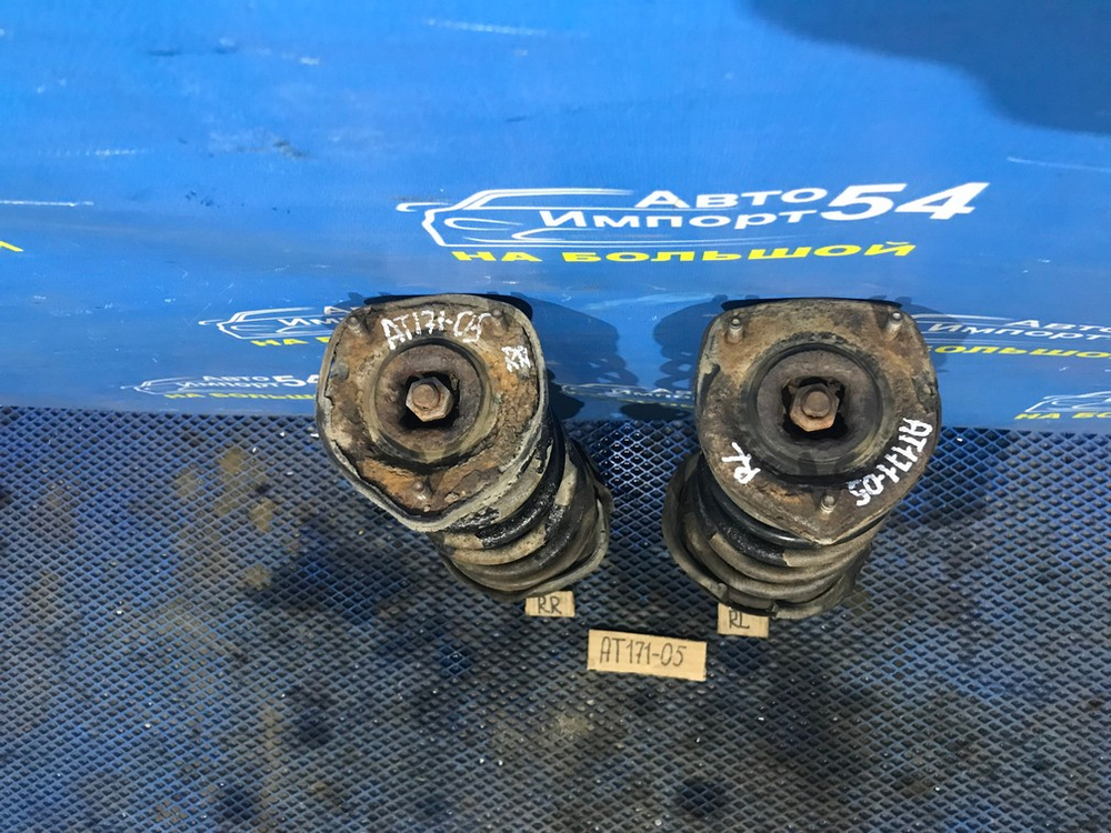 Стойка задняя левая TOYOTA CARINA 1990