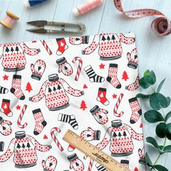 Ткань сатин леденцы и зимняя вязаная одежда